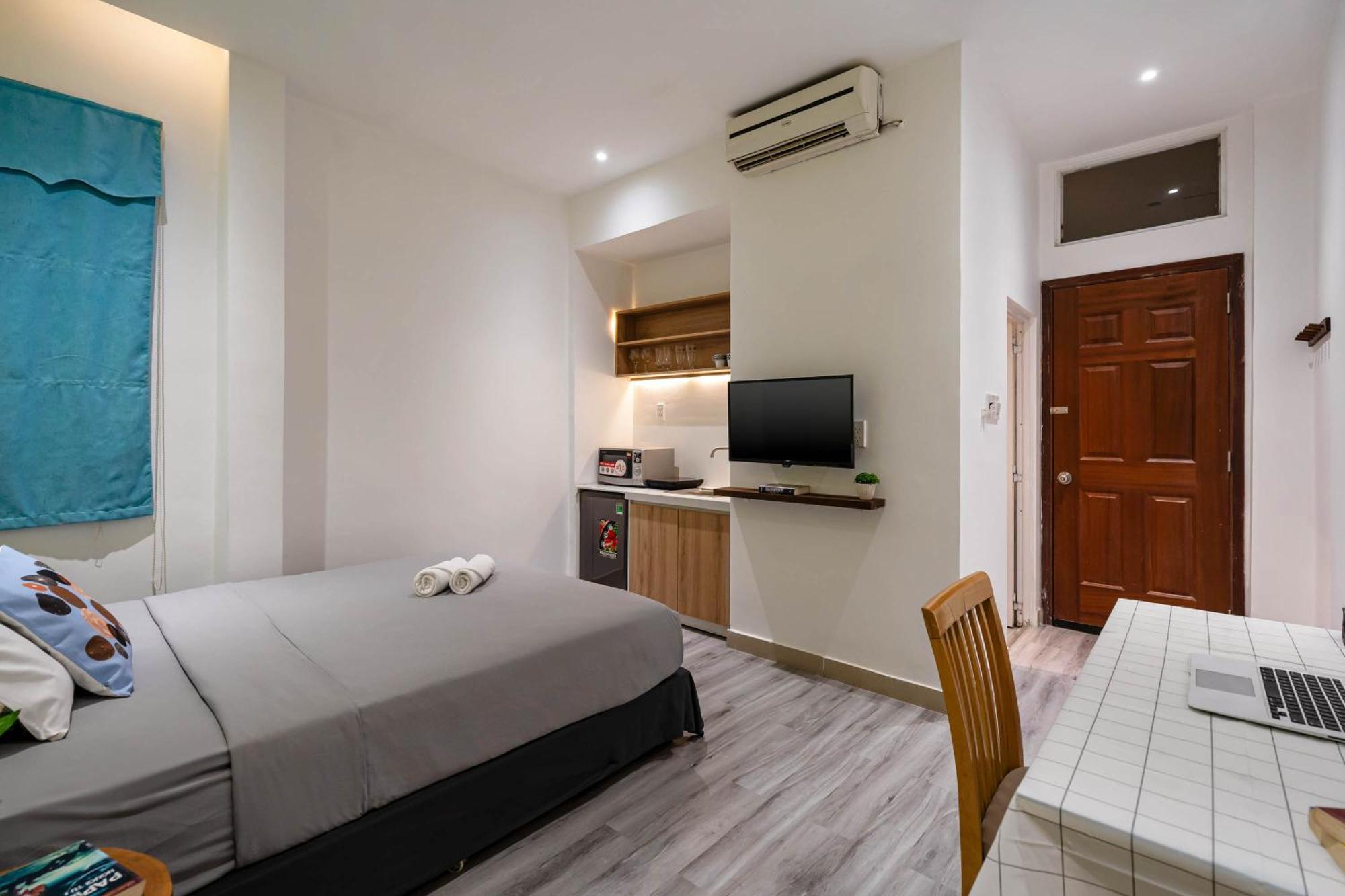 Hotel B Deluxe 02 3*